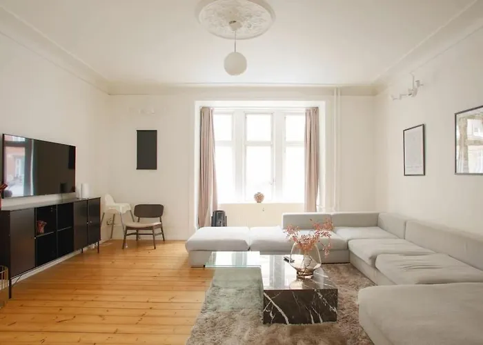 Large & Bright 3Br Flat W Whirlpool Near Metro