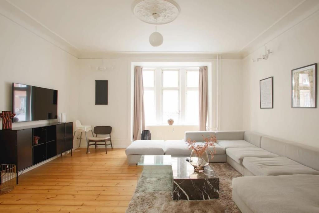 Large & Bright 3br Flat W Whirlpool Near Metro Apartment Copenhagen