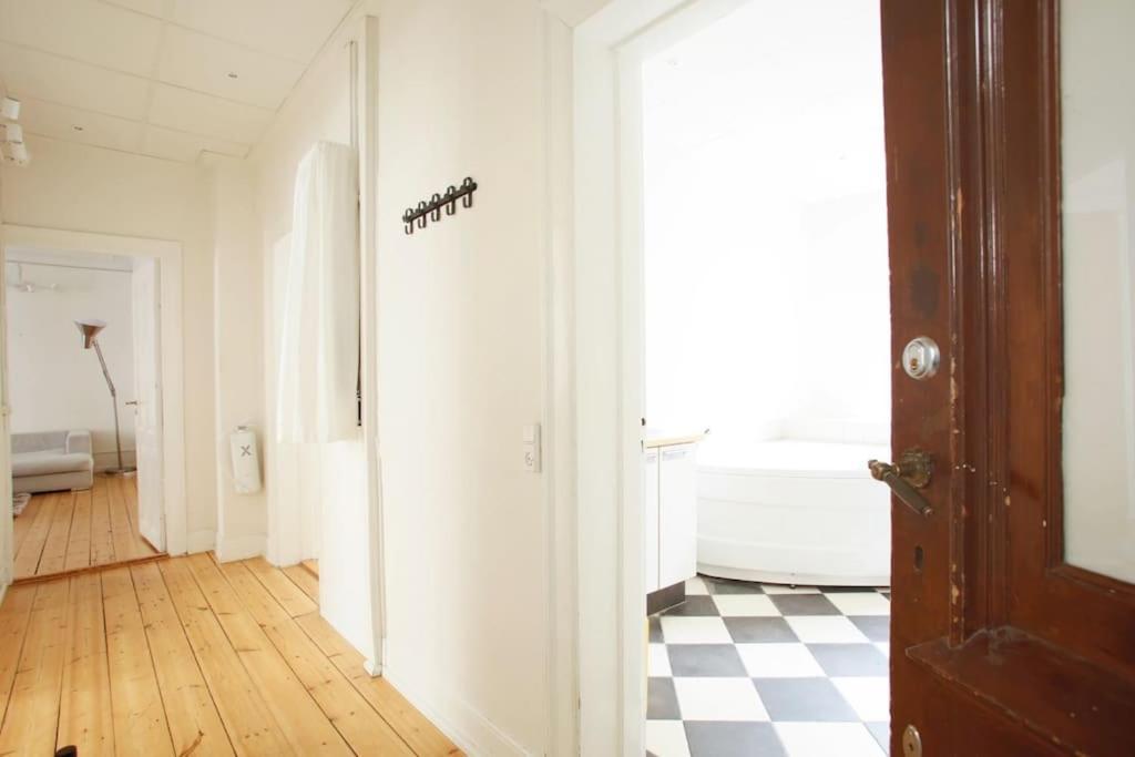 Large & Bright 3br W Whirlpool Near Metro Apartamento