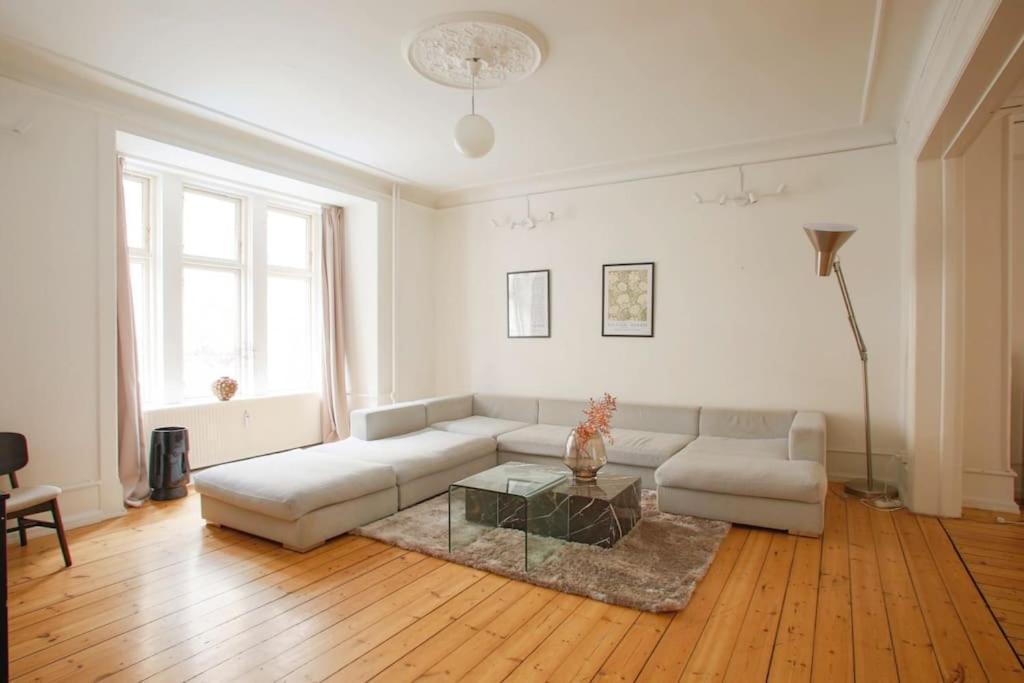 Large & Bright 3br Flat W Whirlpool Near Metro * Copenhagen