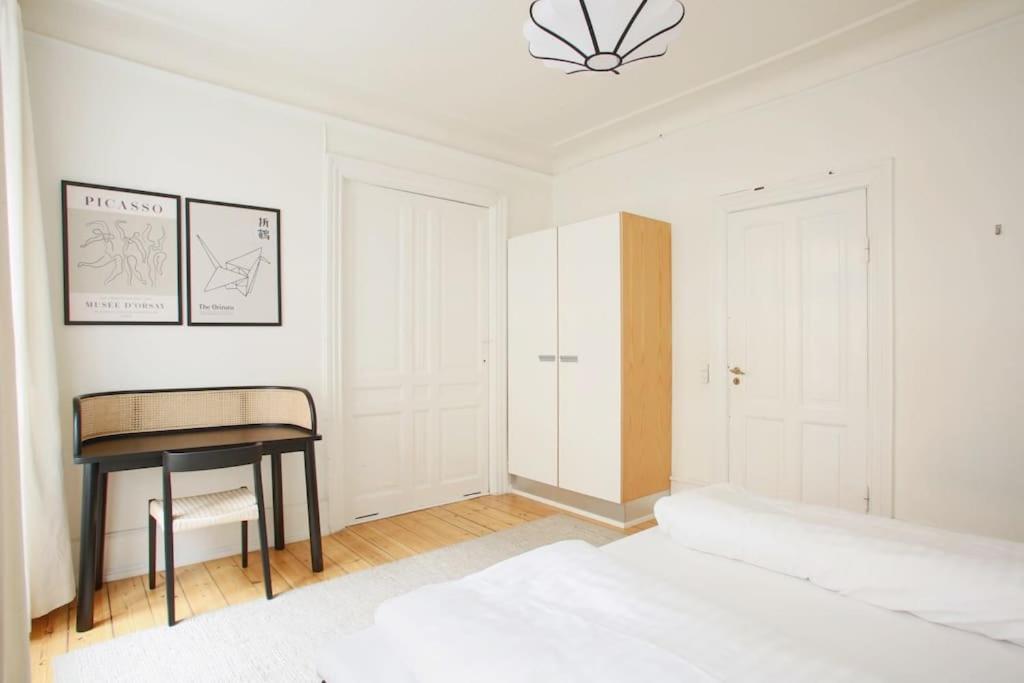 Large & Bright 3br Flat W Whirlpool Near Metro Apartment