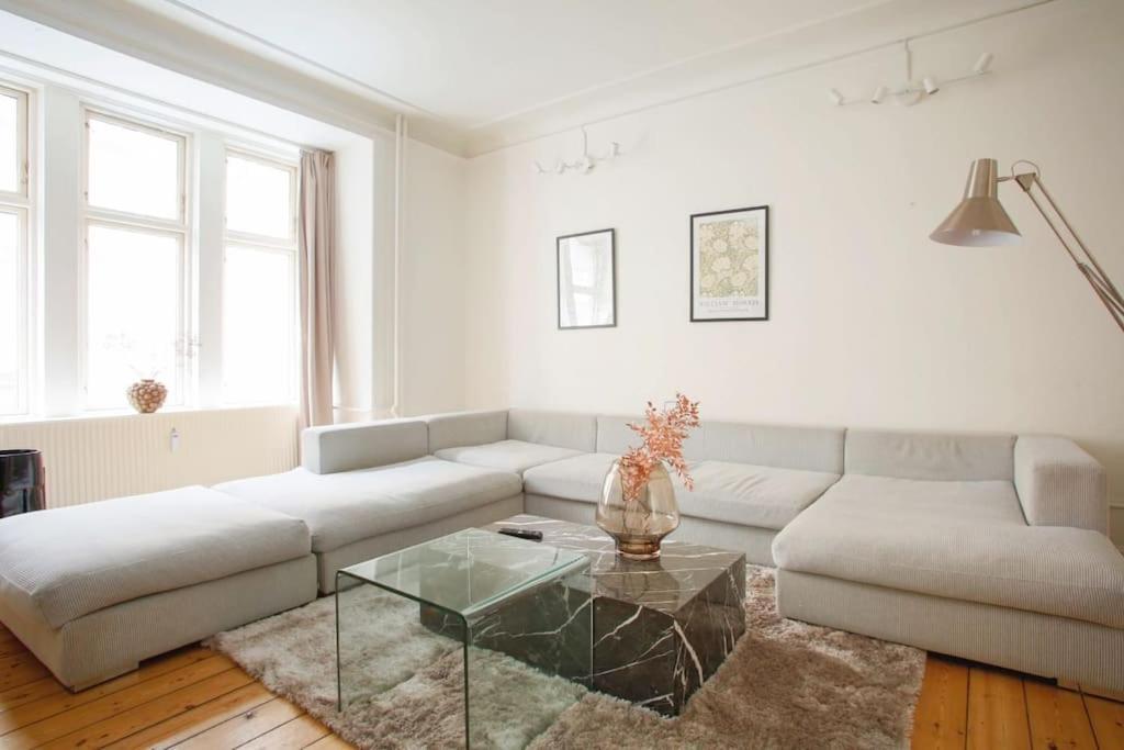 Large & Bright 3br Flat W Whirlpool Near Metro Apartment Copenhagen
