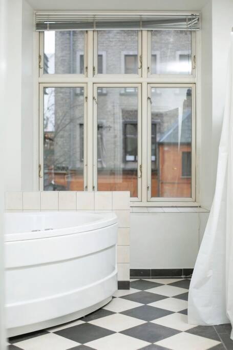 Apartment Large & Bright 3br Flat W Whirlpool Near Metro